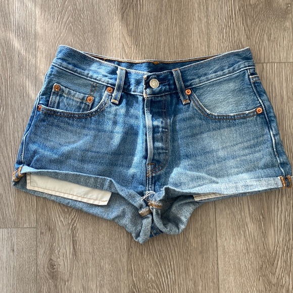 Levi’s 501 High Waisted Shorts Size 25 - Picture 1 of 4